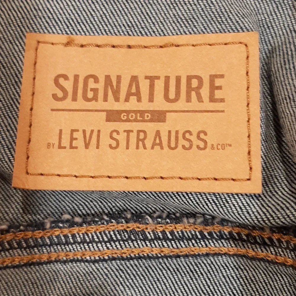 NWOT Signature by Levi Strauss Dark-Washed Denim Jacket/Front Pockets (L)